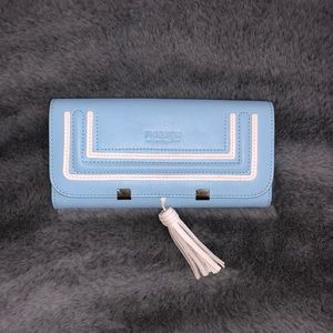 Blue Clutch